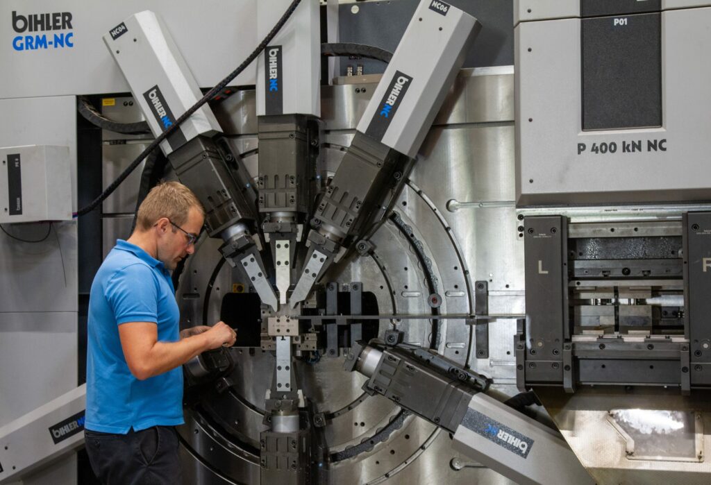 Bihler Stanzbiegemaschine bei ARNIO